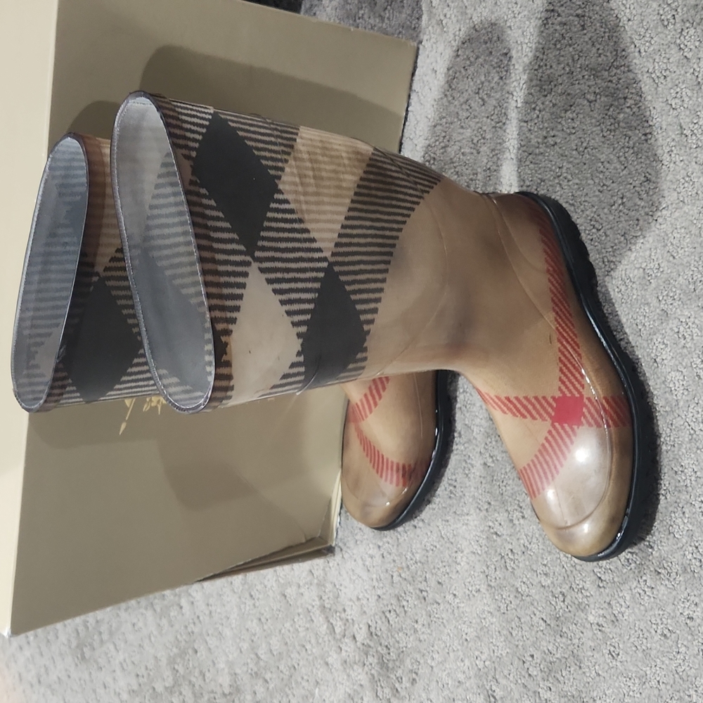 Authentic Burberry Rain Boots Size 8 - Picture 5 of 13